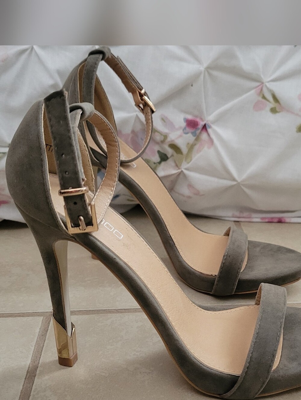 Boohoo NWOT Faux Suede Ankle Strap High Heel Sandals in Olive Green